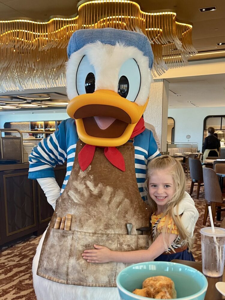 Travel with Carie - Meeting characters at Walt Disney World