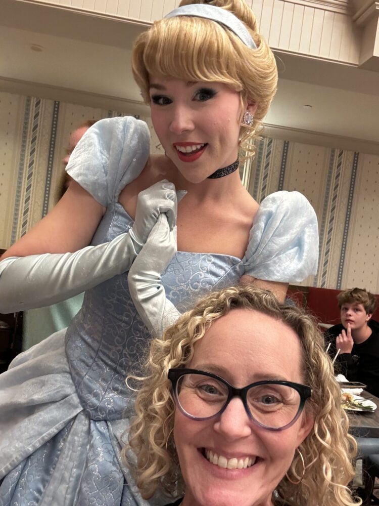 Travel with Carie - Meeting characters at Walt Disney World