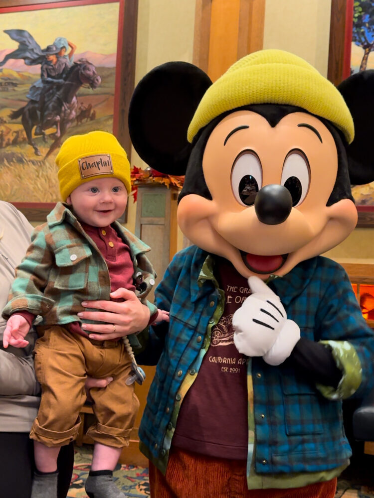 Travel with Carie - Meeting characters at Walt Disney World