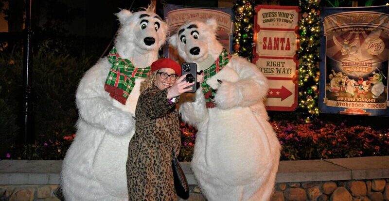 TWC - Two Polar Bears - Mickey's Very Merry Christmas Party